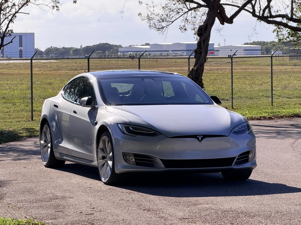 2016 Tesla Model S - Image 18 of 31
