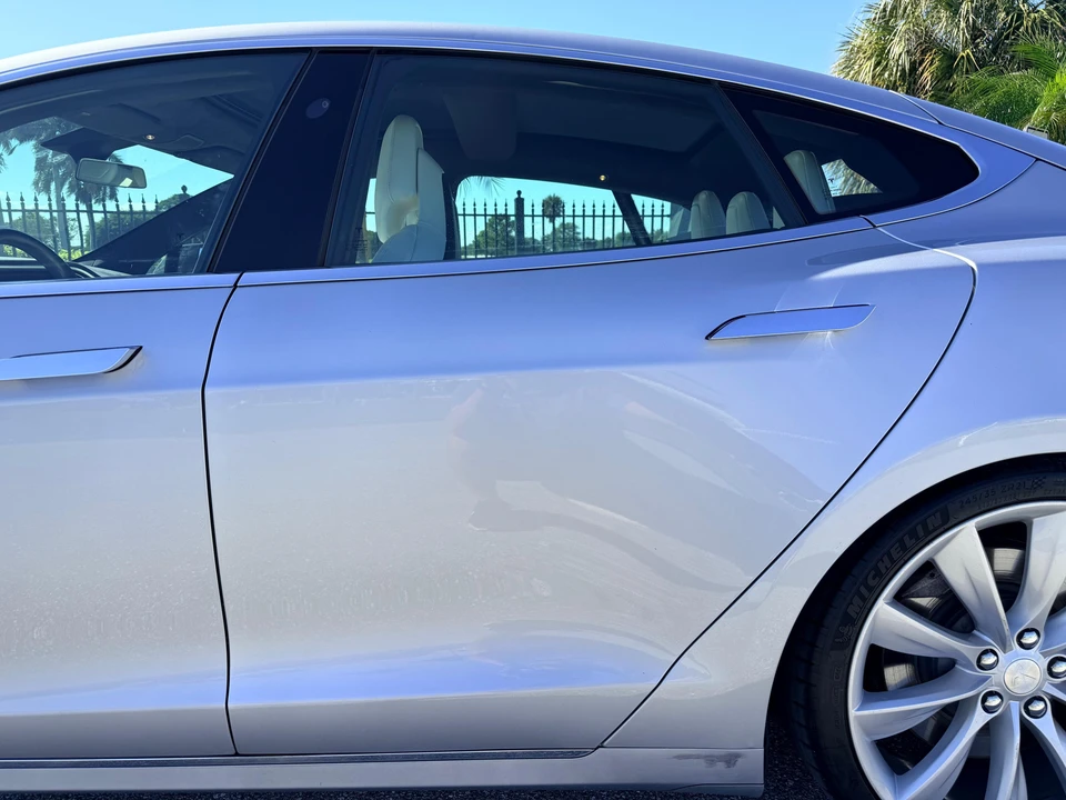 2016 Tesla Model S - Image 30 of 31
