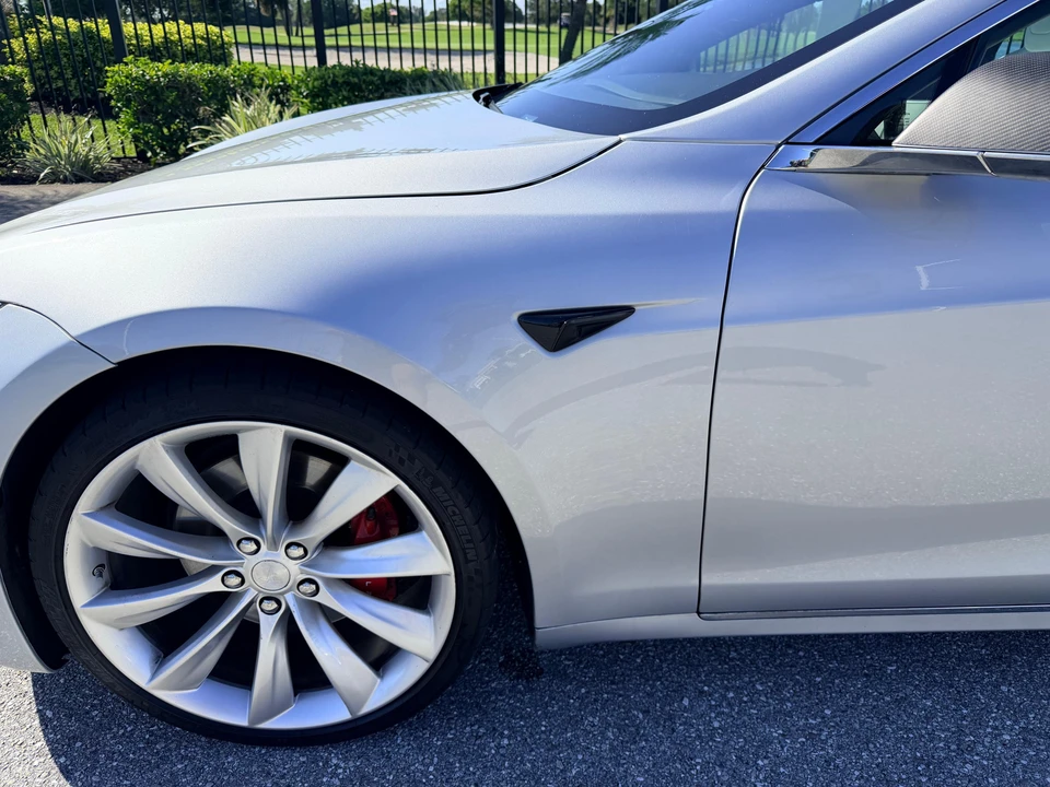 2016 Tesla Model S - Image 24 of 31