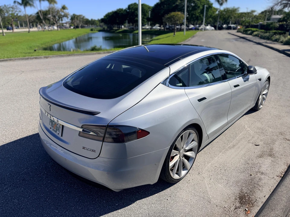2016 Tesla Model S - Image 16 of 31