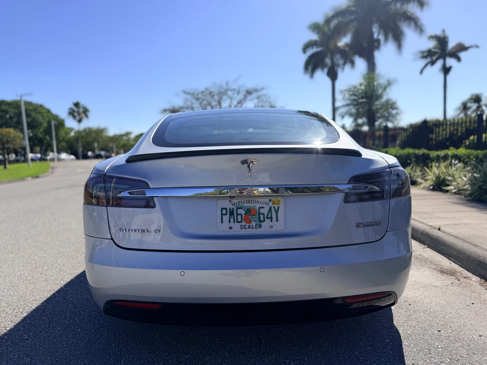 2016 Tesla Model S - Image 14 of 31