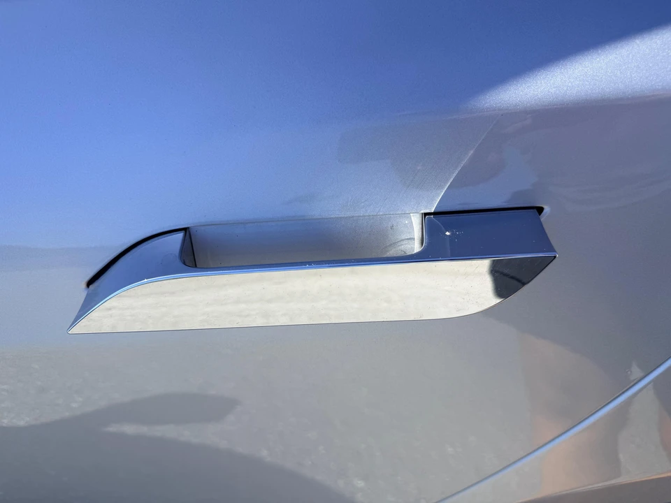 2016 Tesla Model S - Image 29 of 31