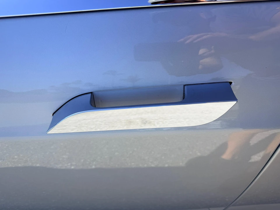 2016 Tesla Model S - Image 28 of 31