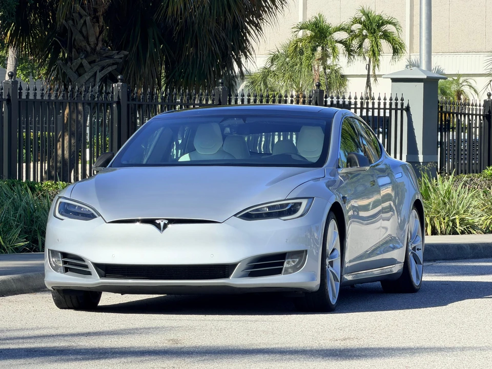 2016 Tesla Model S - Image 6 of 31
