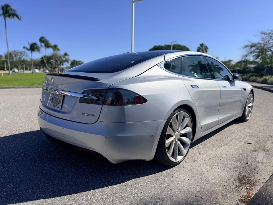 2016 Tesla Model S - Image 15 of 31