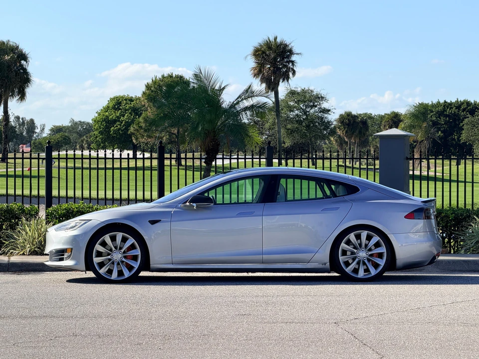 2016 Tesla Model S - Image 10 of 31