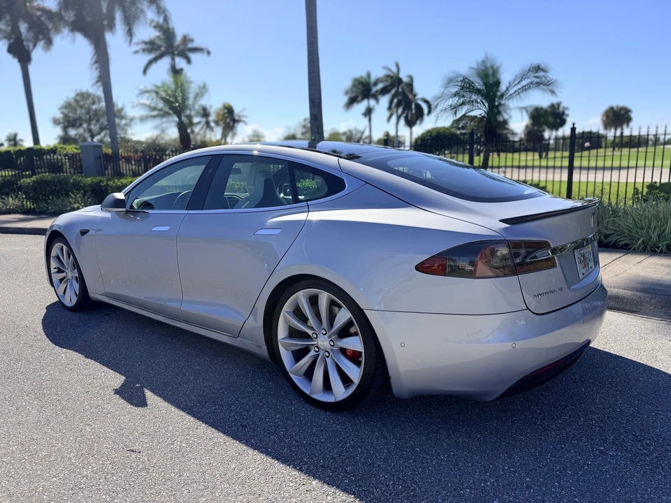 2016 Tesla Model S - Image 12 of 31