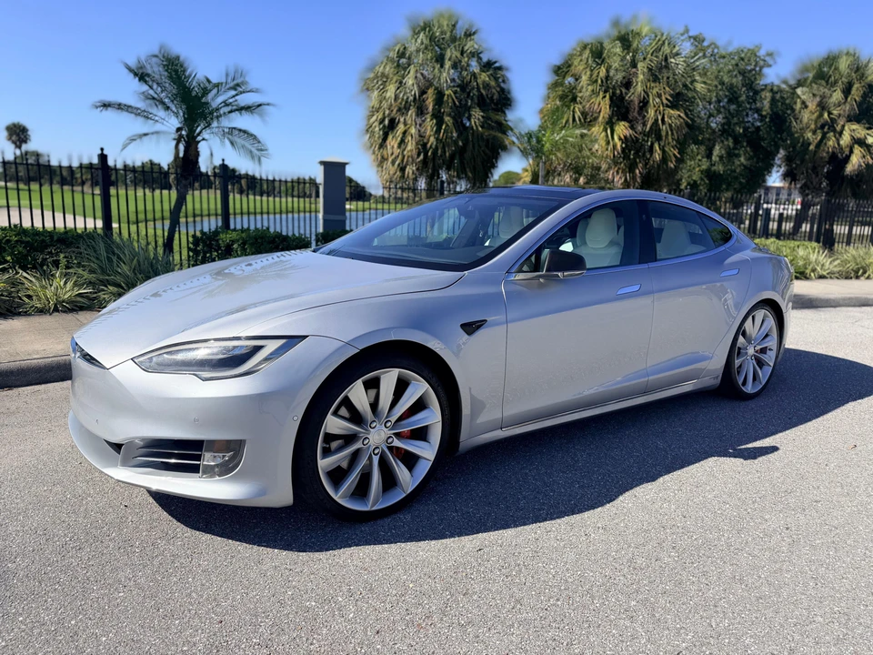 2016 Tesla Model S - Image 8 of 31