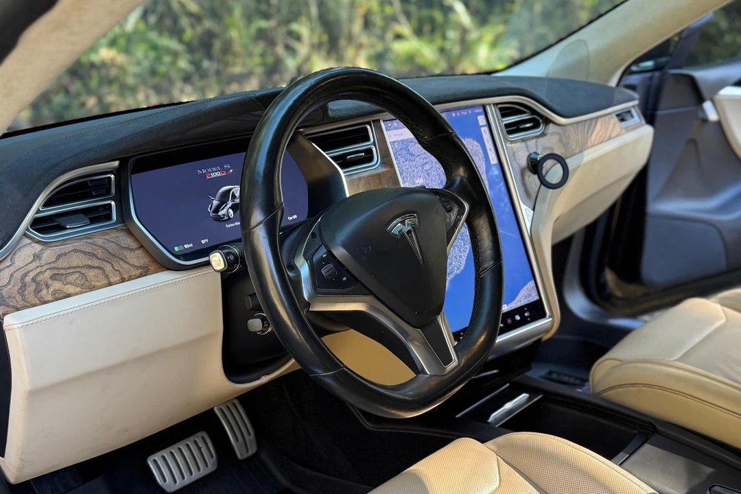 2016 Tesla Model S - Image 23 of 31