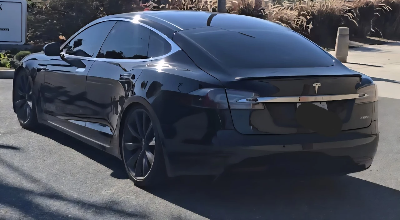 2016 Tesla Model S - Image 7 of 16