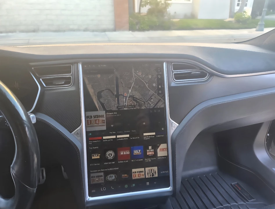 2016 Tesla Model S - Image 13 of 16