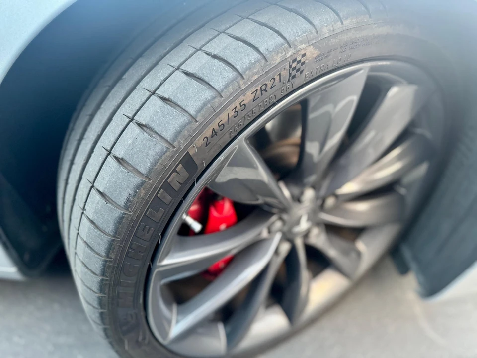 2016 Tesla Model S - Image 29 of 31