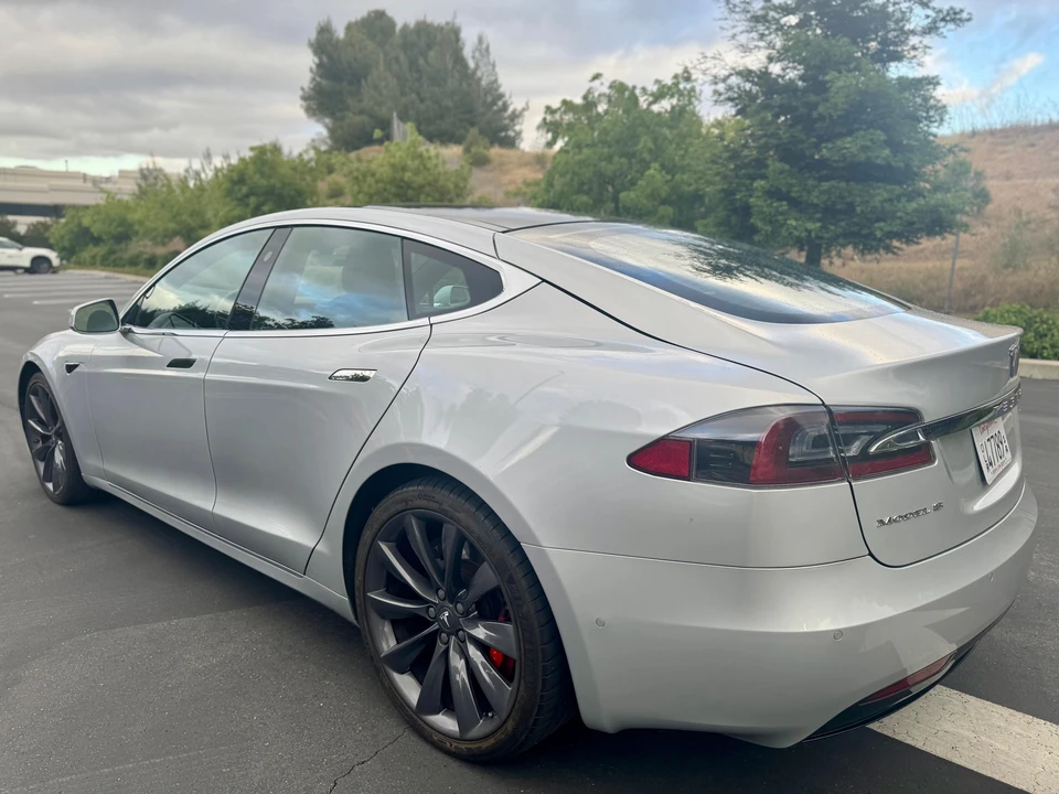 2016 Tesla Model S - Image 13 of 31