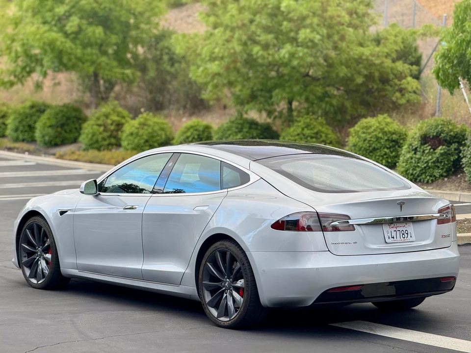2016 Tesla Model S - Image 14 of 31