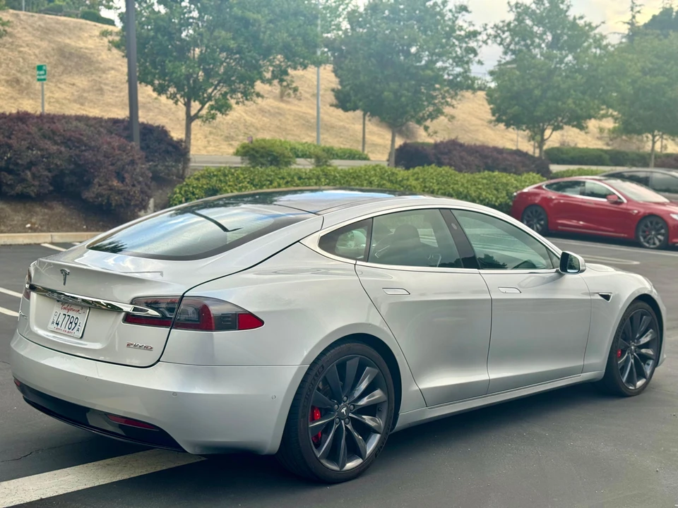 2016 Tesla Model S - Image 18 of 31