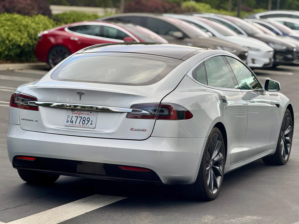2016 Tesla Model S - Image 17 of 31