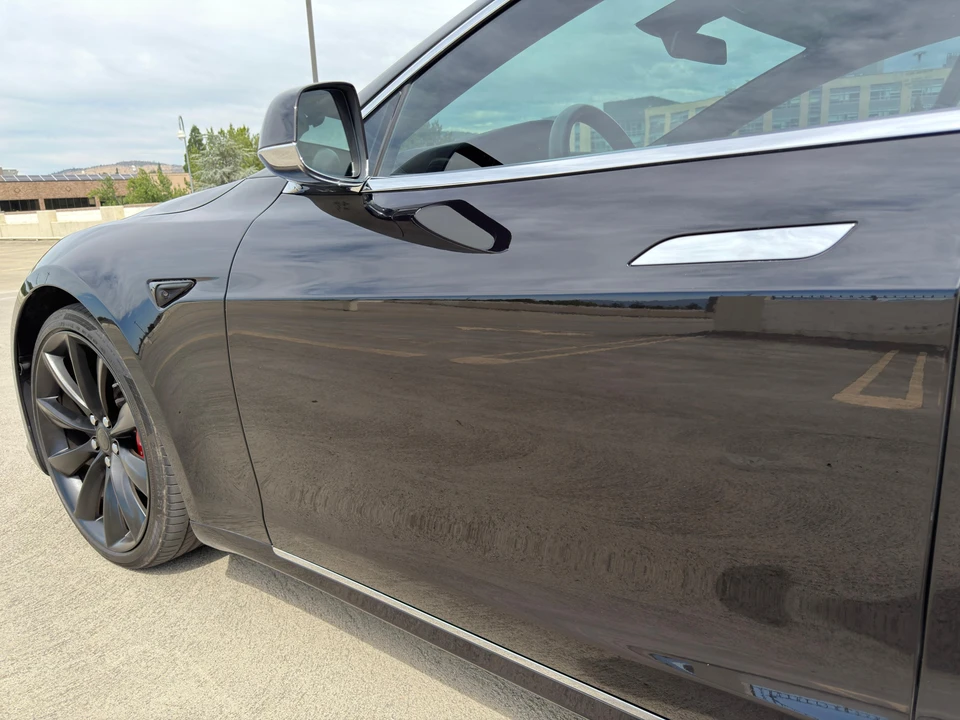 2016 Tesla Model S - Image 29 of 31