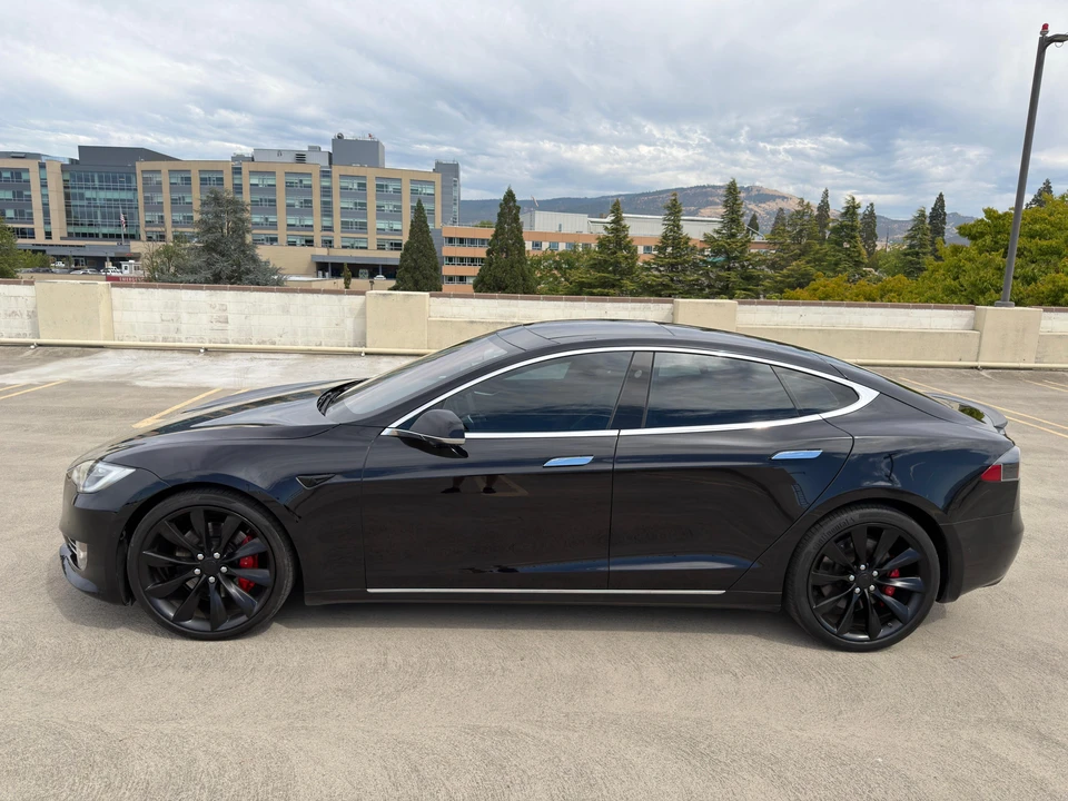 2016 Tesla Model S - Image 12 of 31