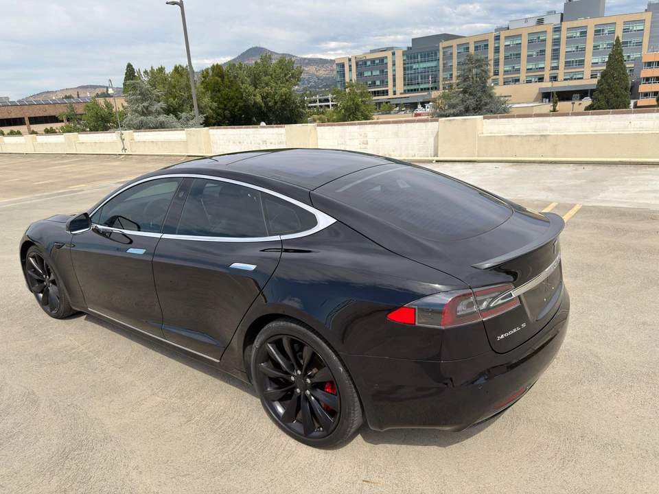2016 Tesla Model S - Image 13 of 31