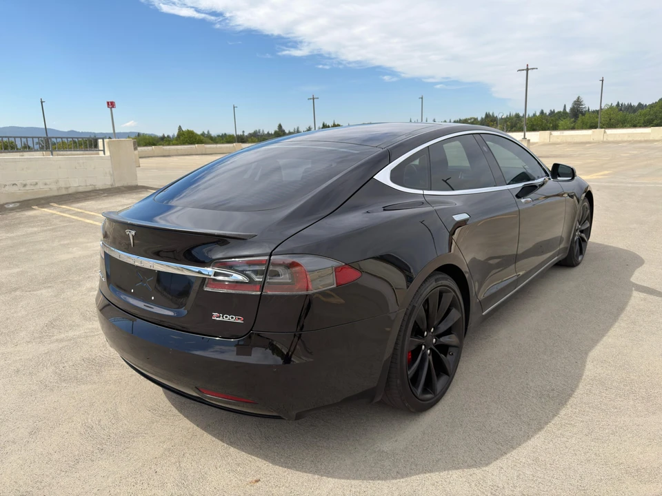 2016 Tesla Model S - Image 18 of 31