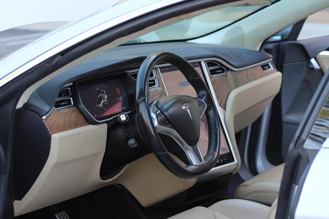2016 Tesla Model S - Image 9 of 12