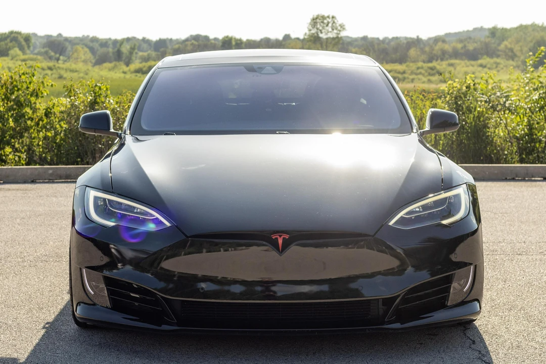 2016 Tesla Model S - Image 2 of 31