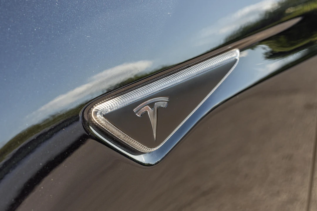 2016 Tesla Model S - Image 16 of 31