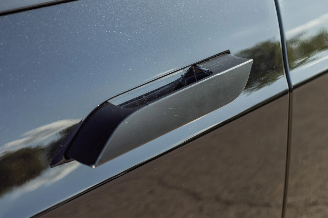 2016 Tesla Model S - Image 19 of 31