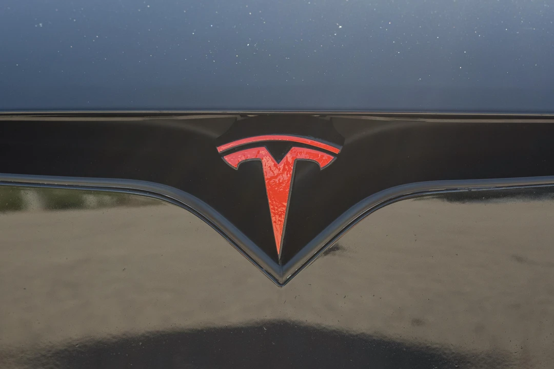 2016 Tesla Model S - Image 11 of 31
