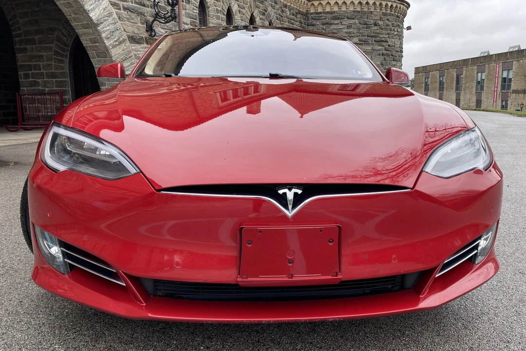 2016 Tesla Model S - Image 2 of 31