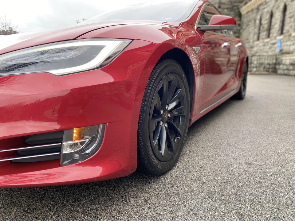 2016 Tesla Model S - Image 14 of 31