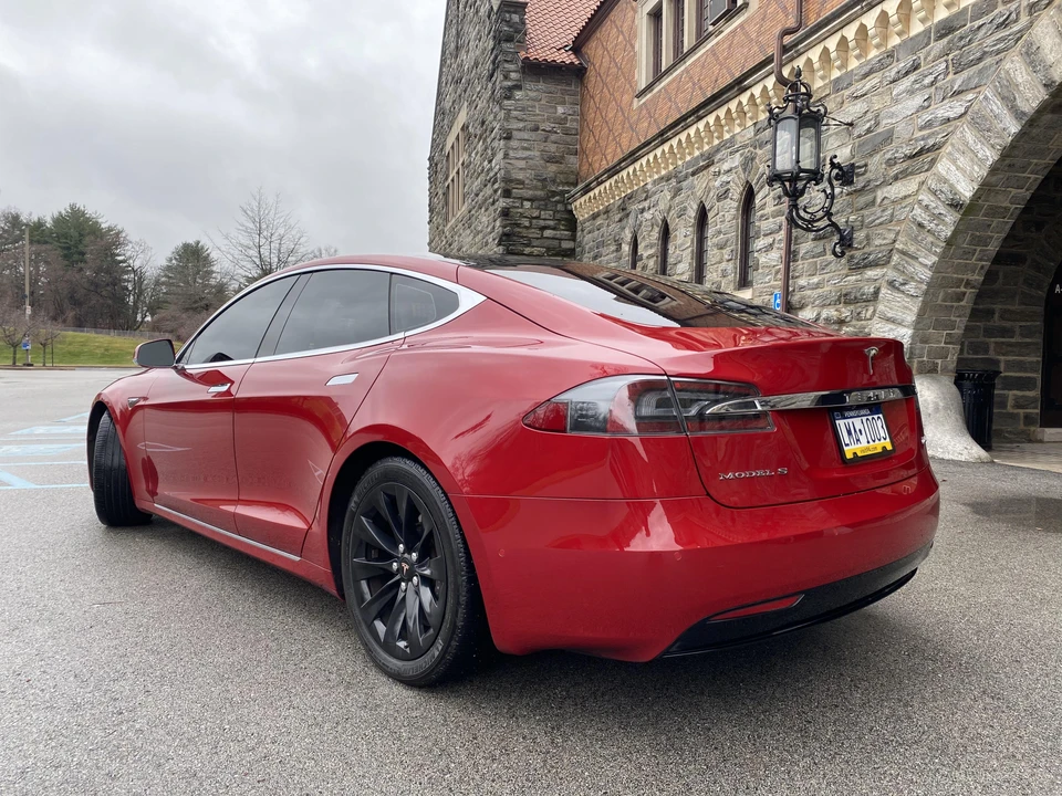 2016 Tesla Model S - Image 9 of 31