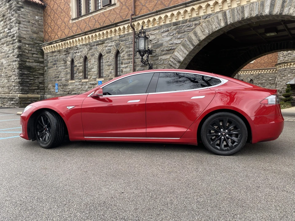 2016 Tesla Model S - Image 8 of 31