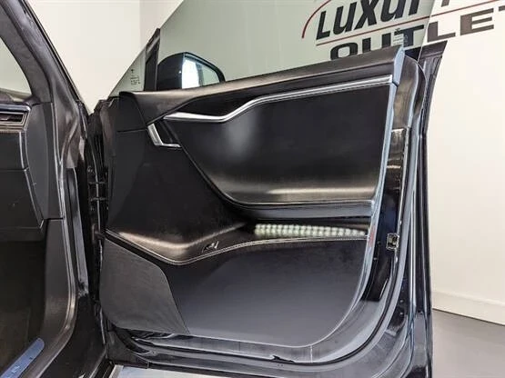 2016 Tesla Model S - Image 9 of 12