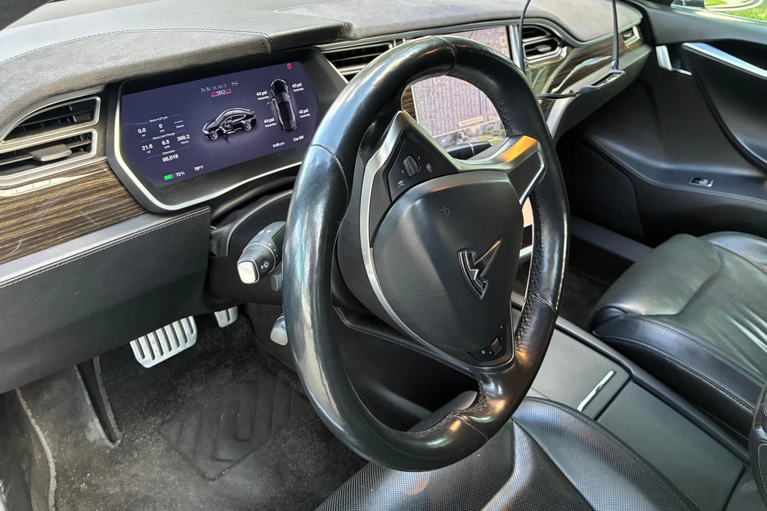 2016 Tesla Model S - Image 16 of 31