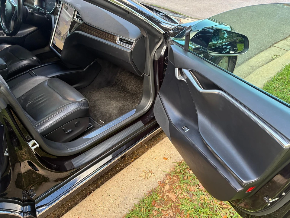 2016 Tesla Model S - Image 26 of 31