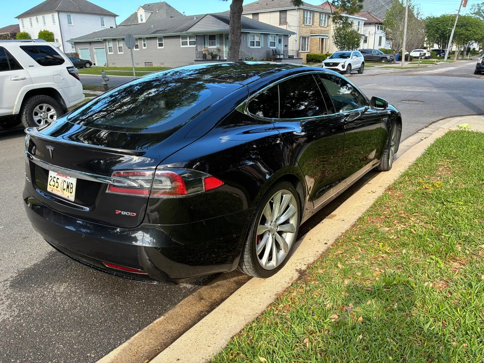2016 Tesla Model S - Image 9 of 31
