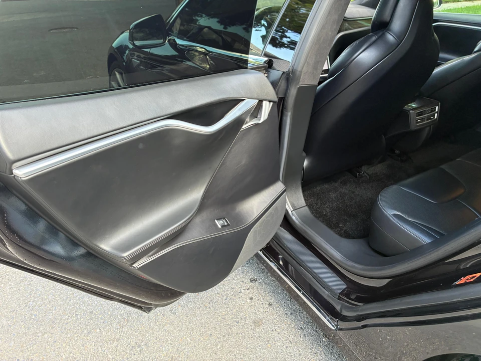2016 Tesla Model S - Image 24 of 31