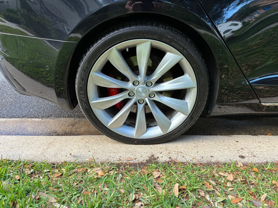 2016 Tesla Model S - Image 14 of 31