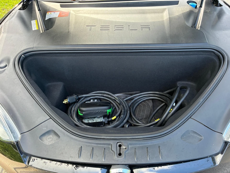 2016 Tesla Model S - Image 27 of 31