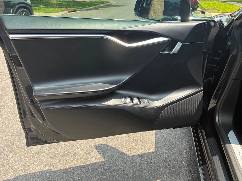 2016 Tesla Model S - Image 23 of 31