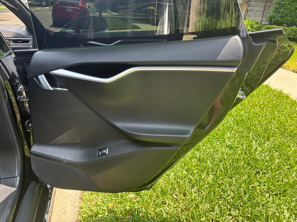 2016 Tesla Model S - Image 25 of 31