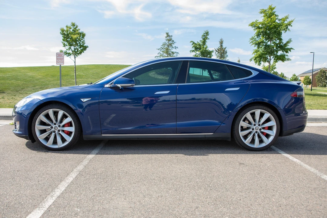 2016 Tesla Model S - Image 9 of 31