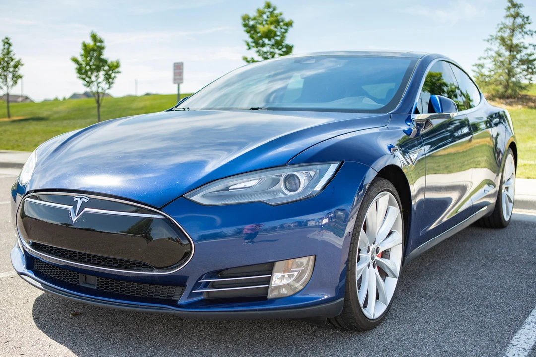 2016 Tesla Model S - Image 8 of 31