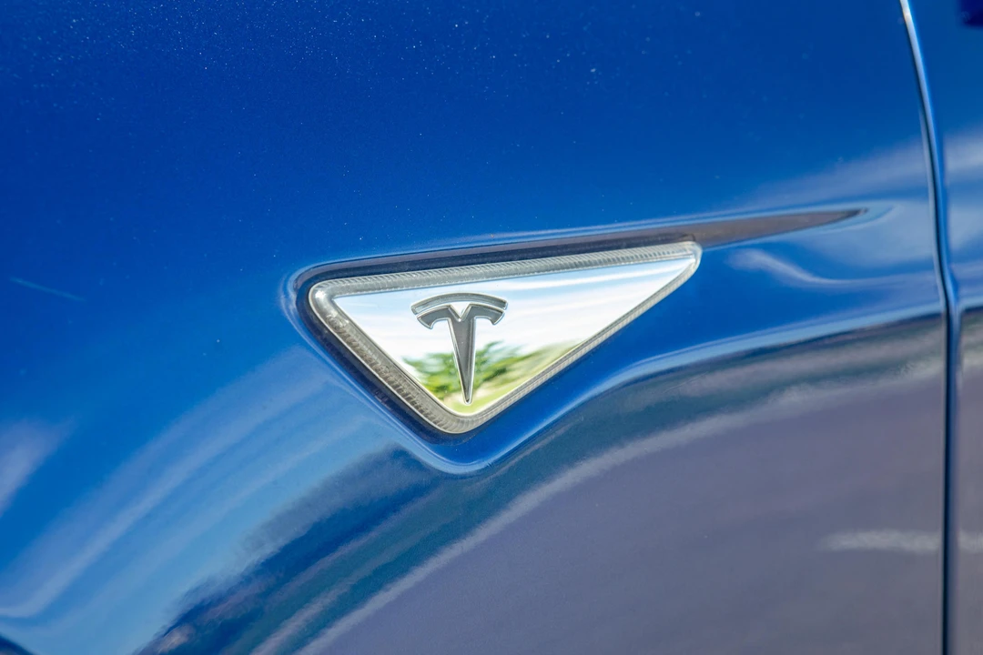 2016 Tesla Model S - Image 16 of 31