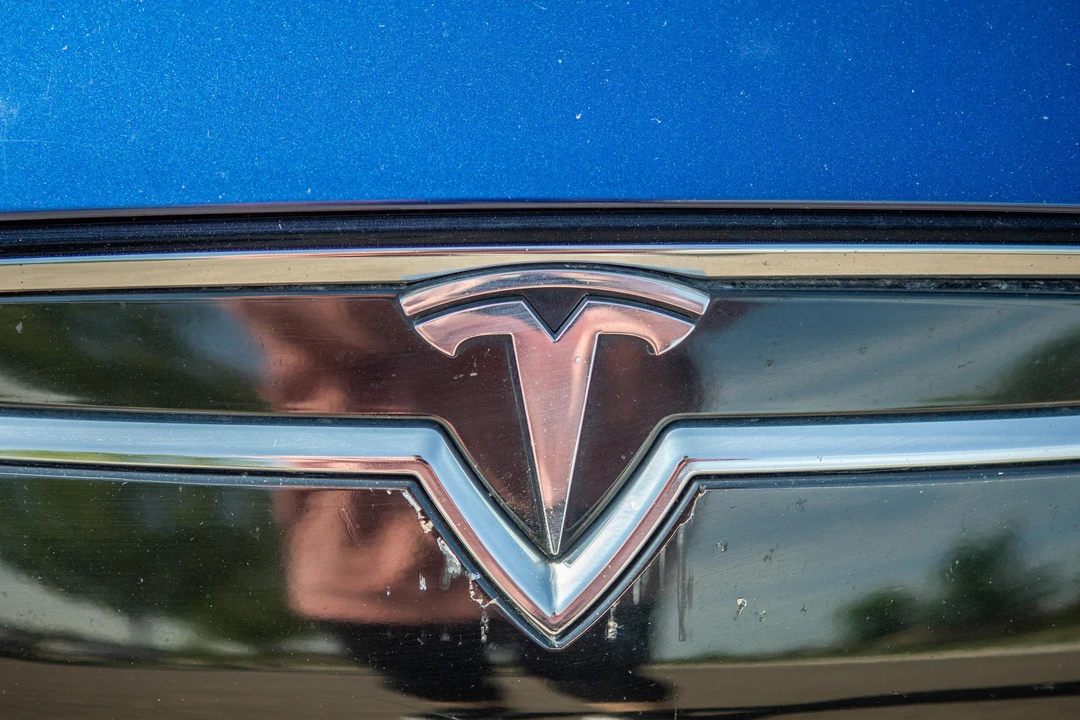 2016 Tesla Model S - Image 13 of 31