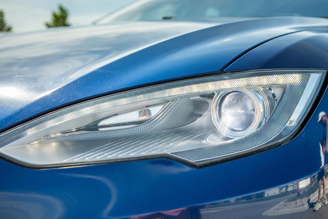 2016 Tesla Model S - Image 15 of 31