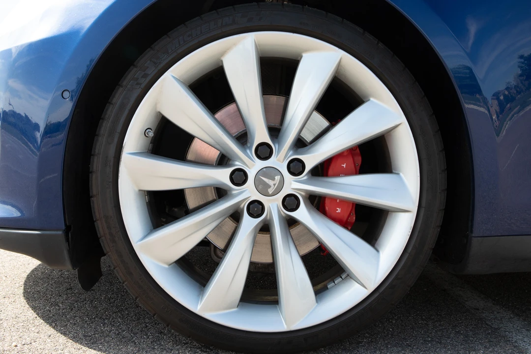 2016 Tesla Model S - Image 30 of 31