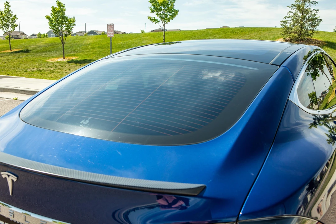 2016 Tesla Model S - Image 24 of 31