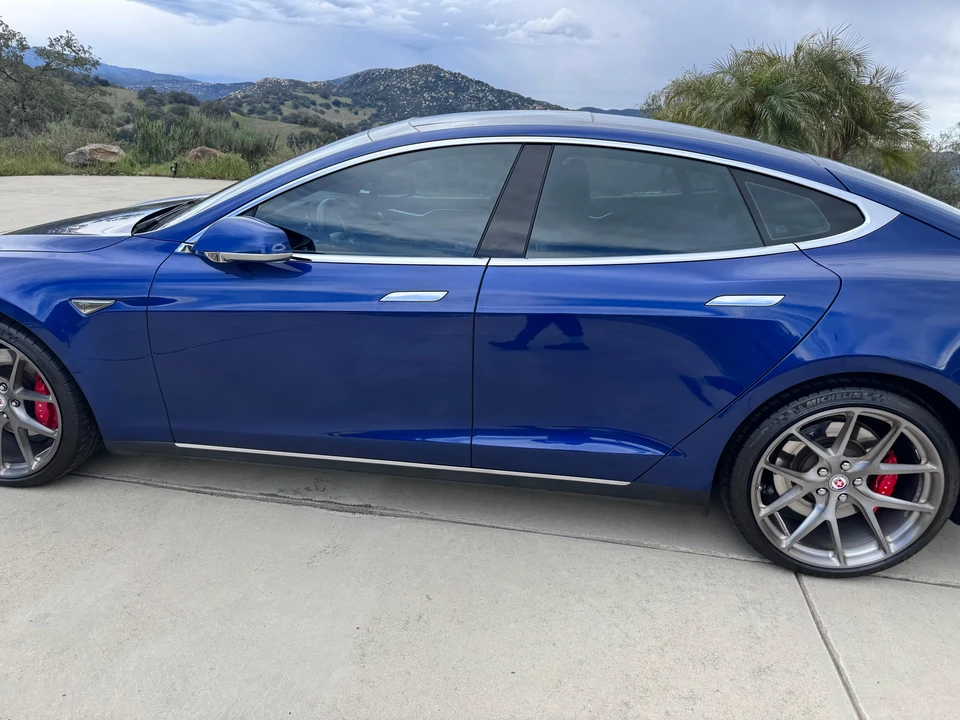 2016 Tesla Model S - Image 25 of 31